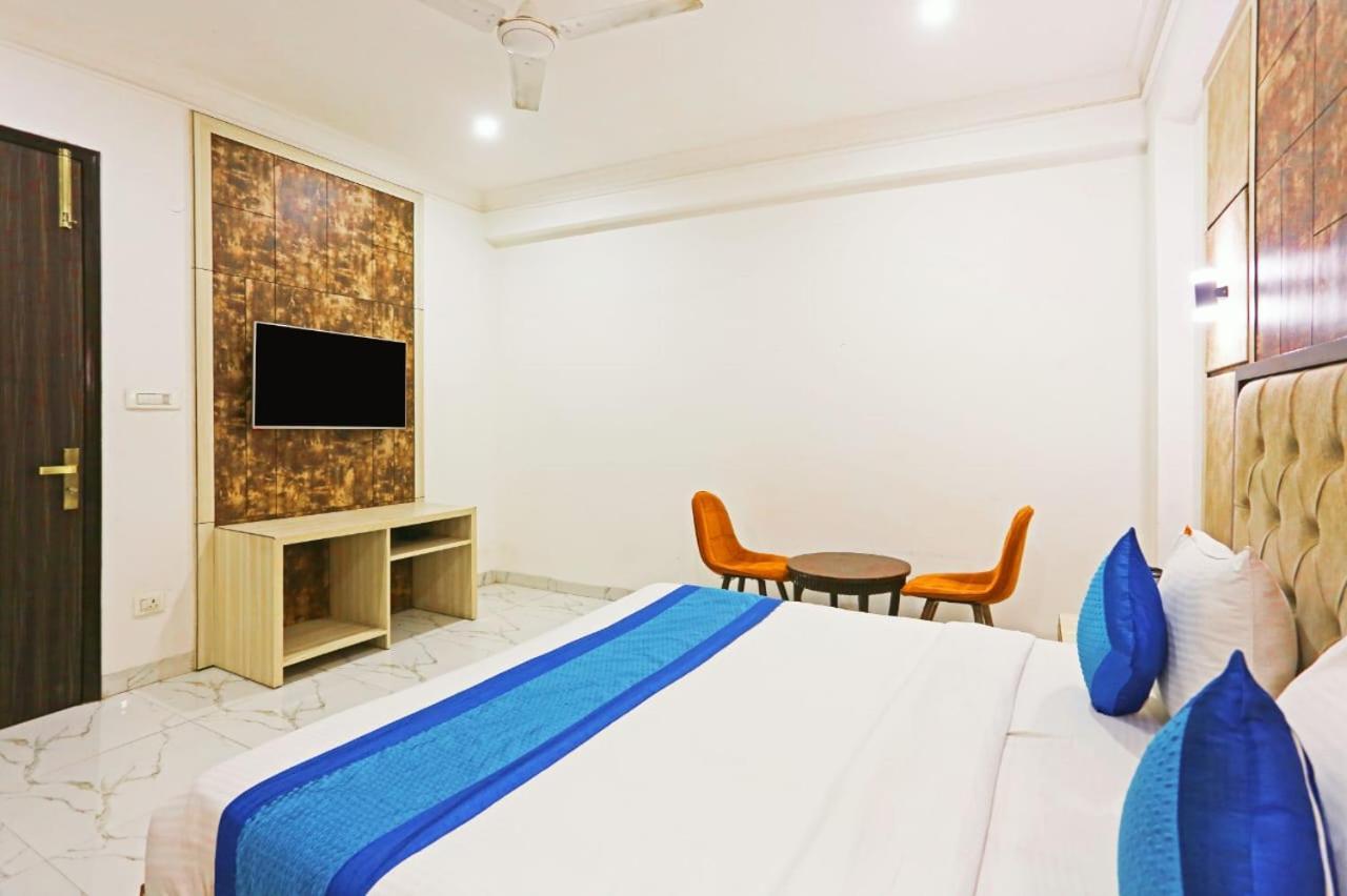 Hotel Shyam International - Near Terminal 3 Delhi Airport With - Free Airport Pickup And Drop 3*