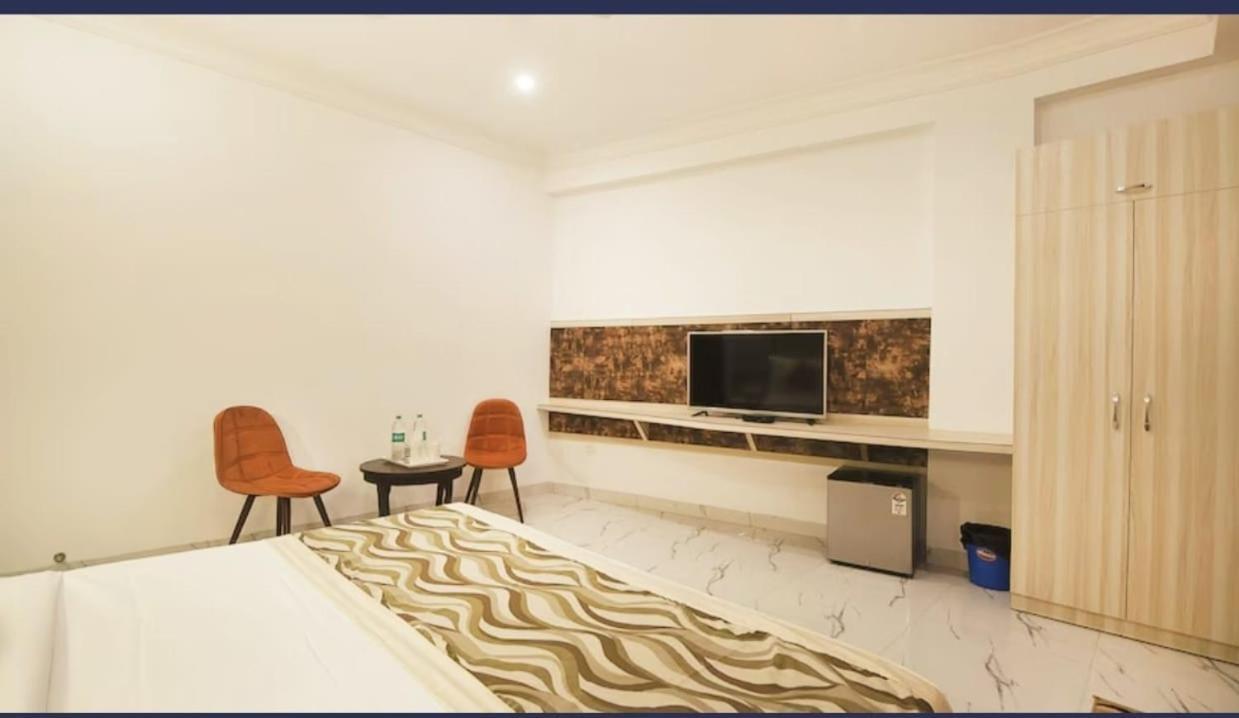 Hotel Shyam International - Near Terminal 3 Delhi Airport With - Free Airport Pickup And Drop