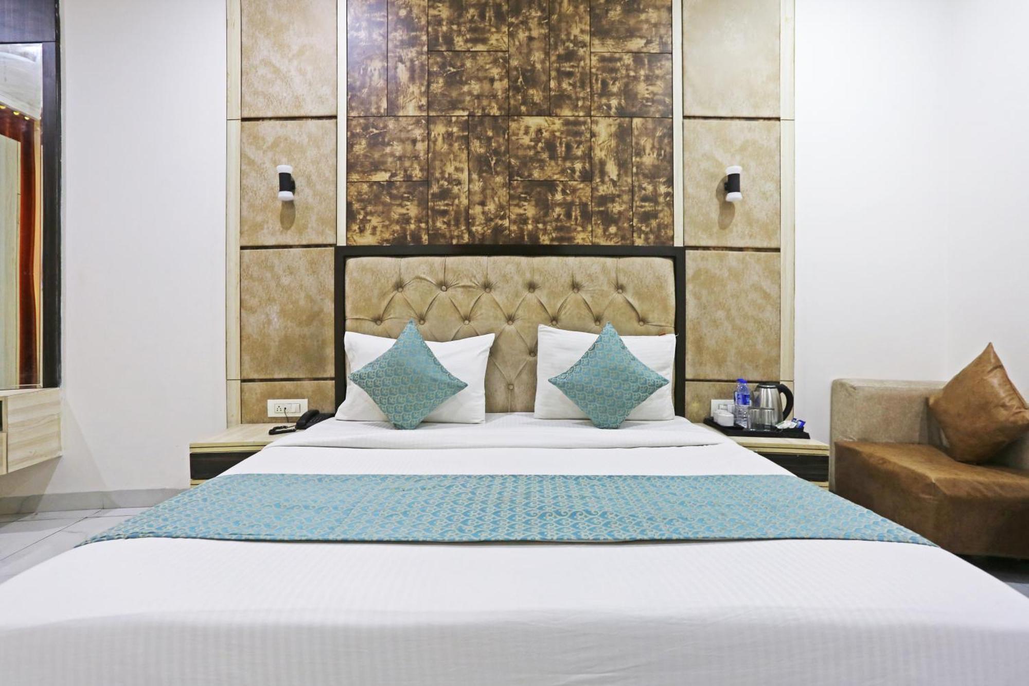 Hotel Shyam International - Near Terminal 3 Delhi Airport With - Free Airport Pickup And Drop 3*