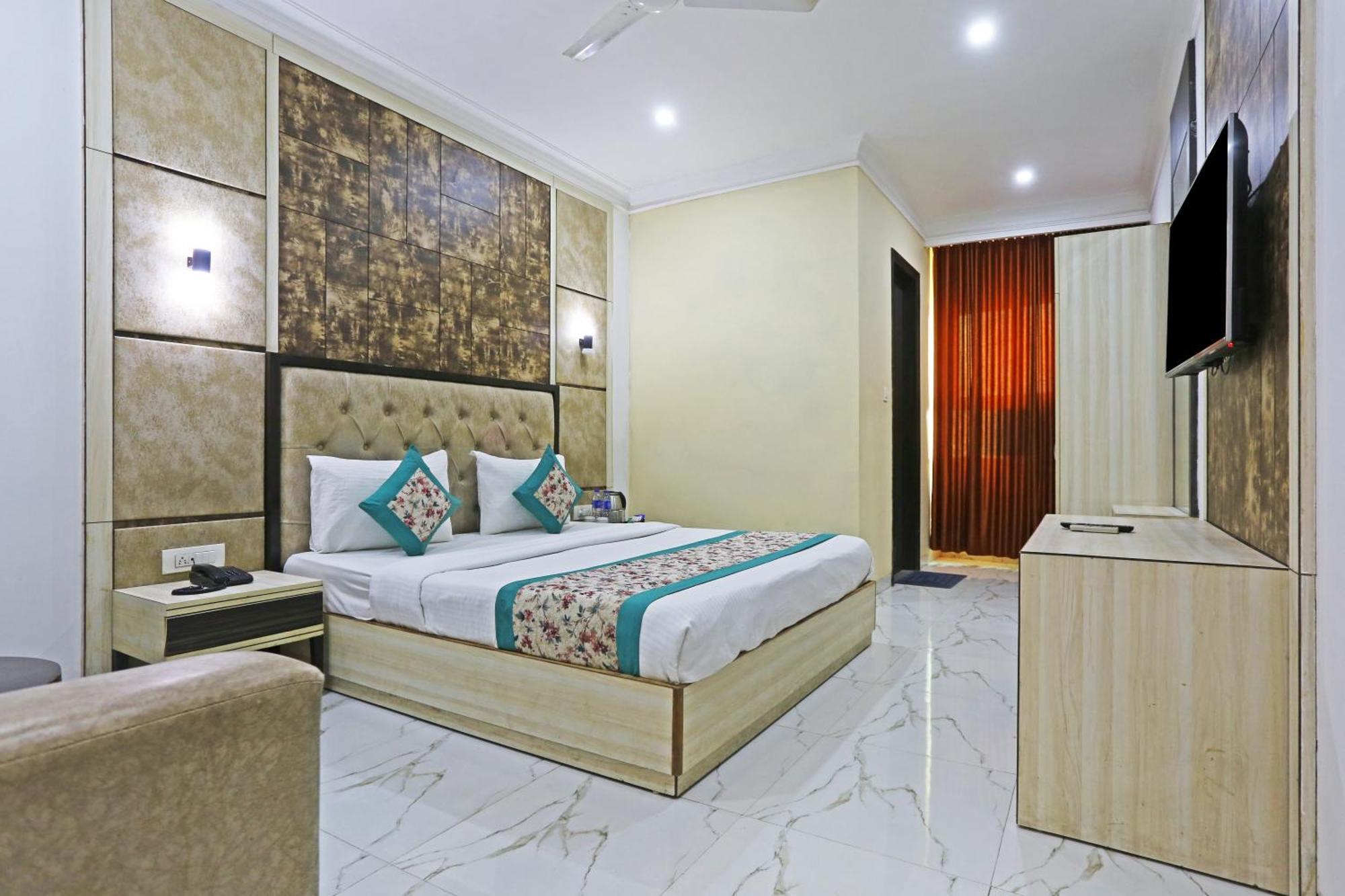 Shyam International - Near Terminal 3 Delhi Airport With - Free Airport Pickup And Drop Hotel