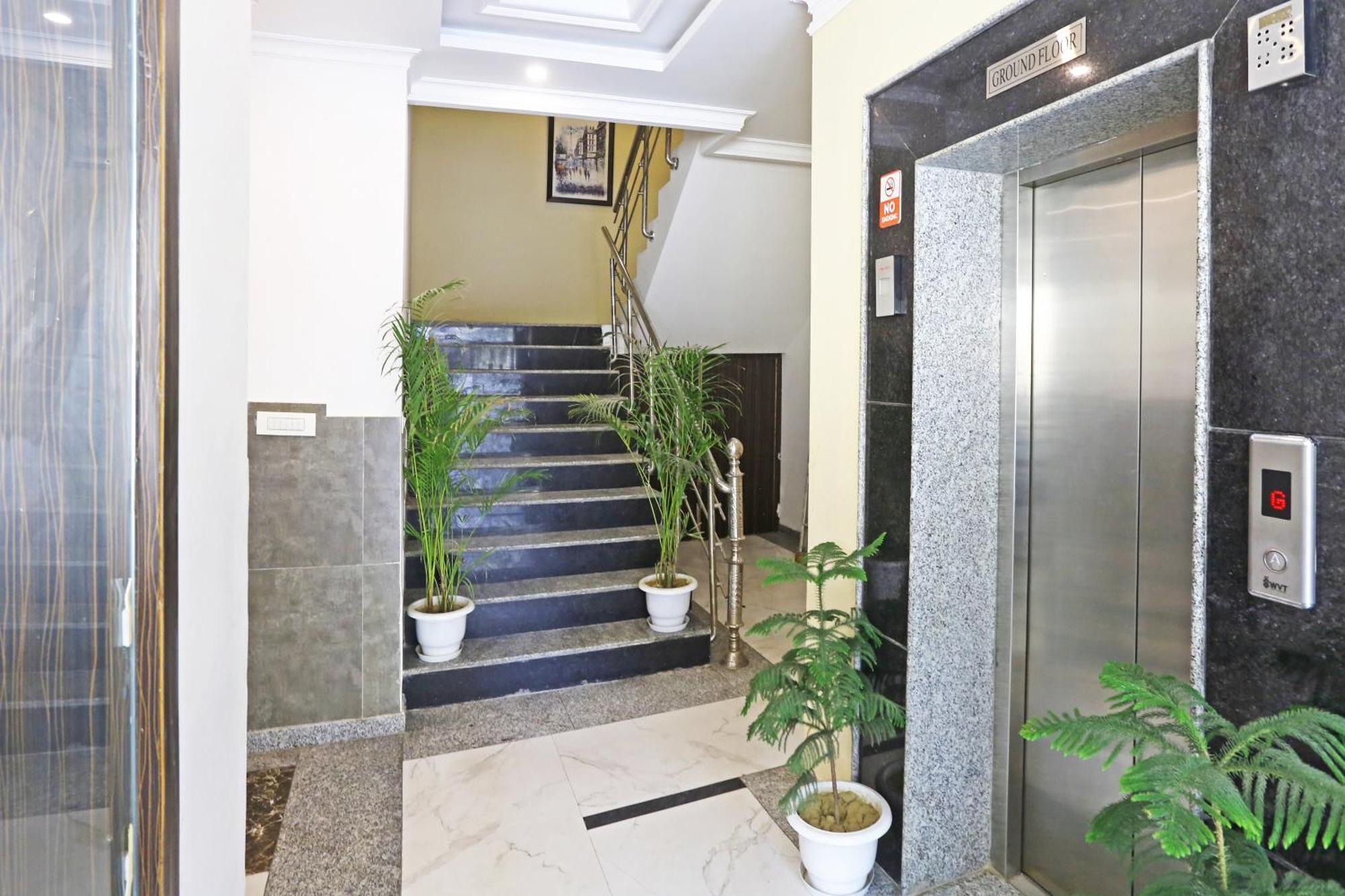 Shyam International - Near Terminal 3 Delhi Airport With - Free Airport Pickup And Drop 3*