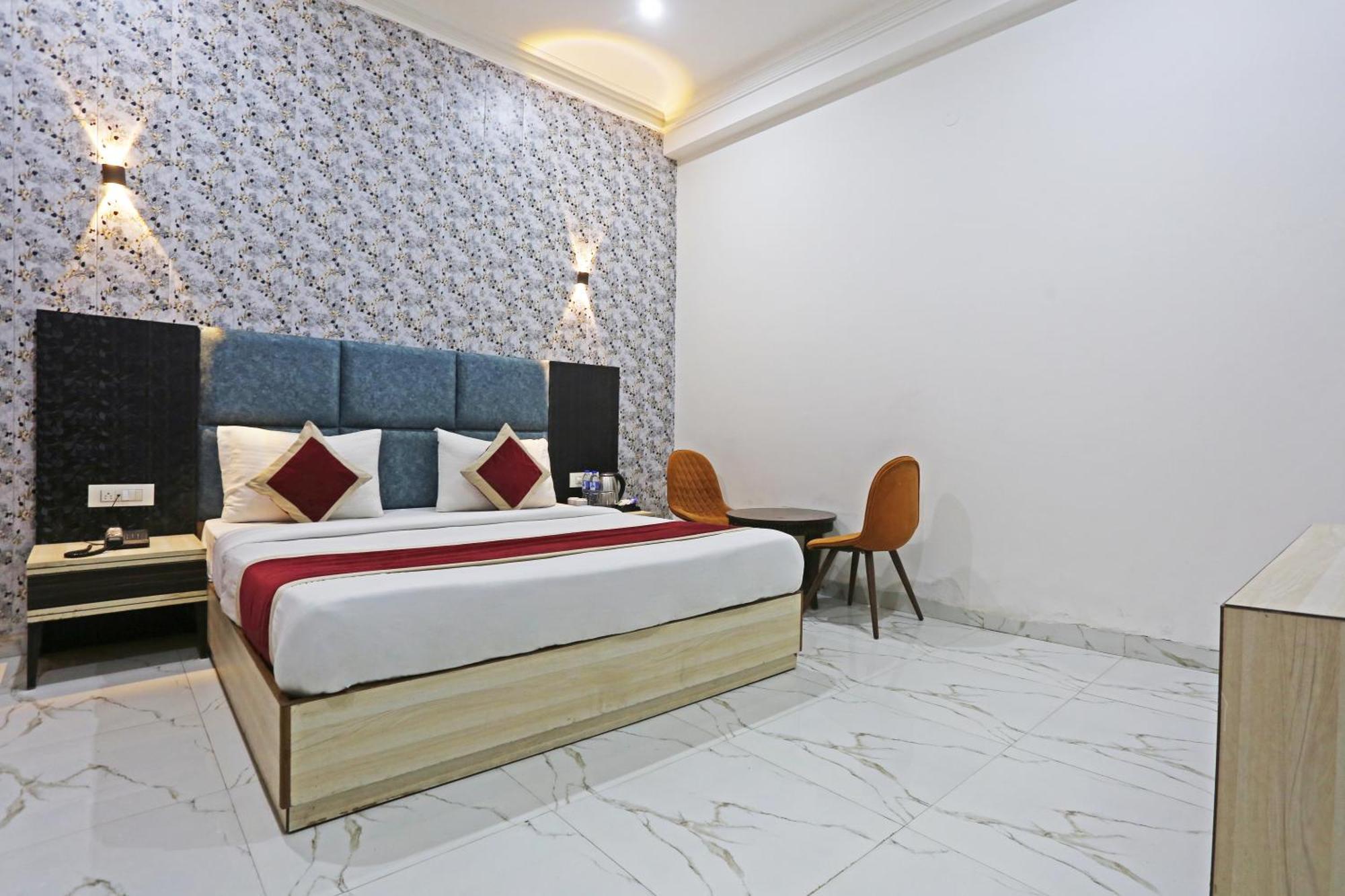 Shyam International - Near Terminal 3 Delhi Airport With - Free Airport Pickup And Drop 3*