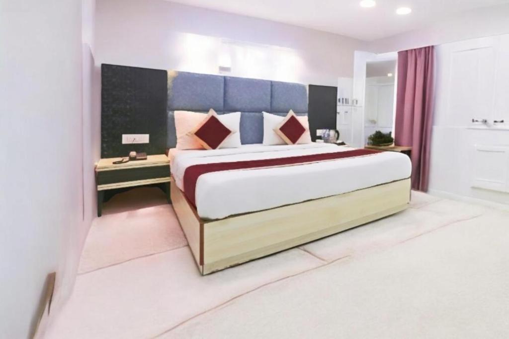 Shyam International - Near Terminal 3 Delhi Airport With - Free Airport Pickup And Drop Hotel