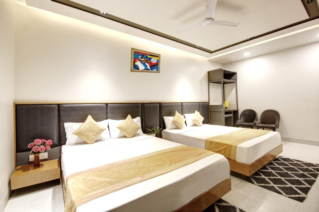 Shyam International - Near Terminal 3 Delhi Airport With - Free Airport Pickup And Drop 3* New Delhi