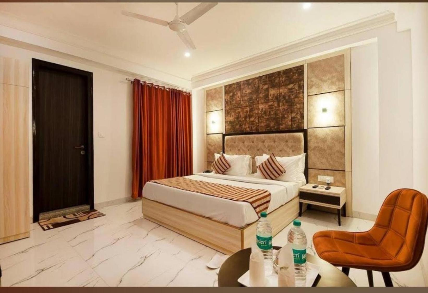 Shyam International - Near Terminal 3 Delhi Airport With - Free Airport Pickup And Drop Hotel