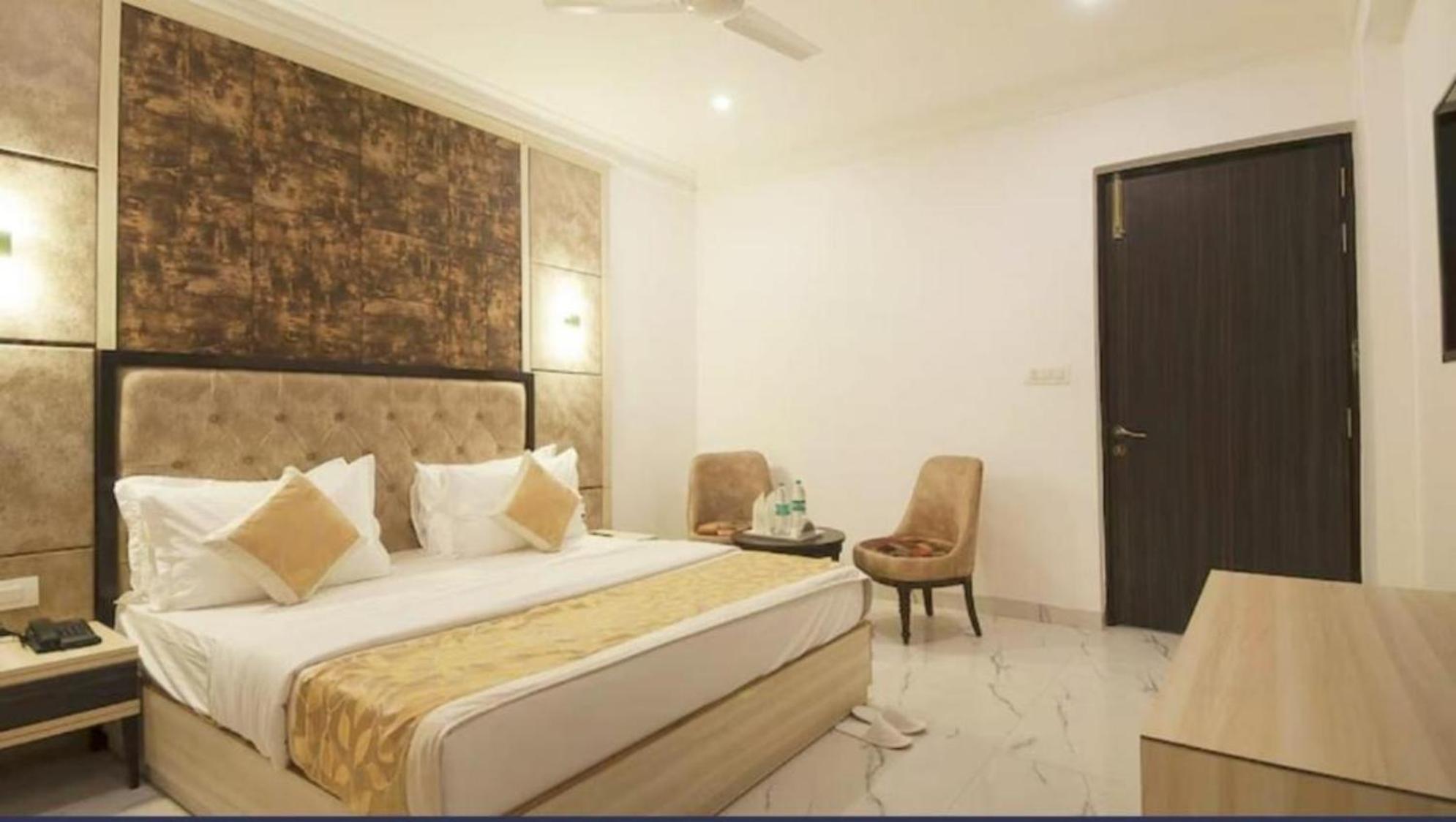 Hotel Shyam International - Near Terminal 3 Delhi Airport With - Free Airport Pickup And Drop 3*