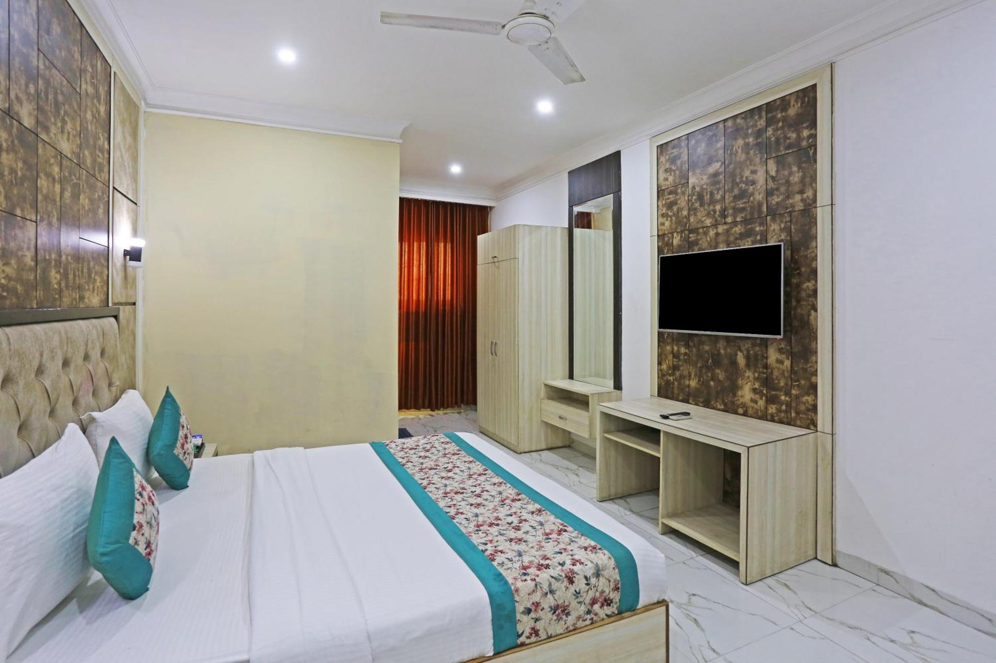 Shyam International - Near Terminal 3 Delhi Airport With - Free Airport Pickup And Drop Hotel